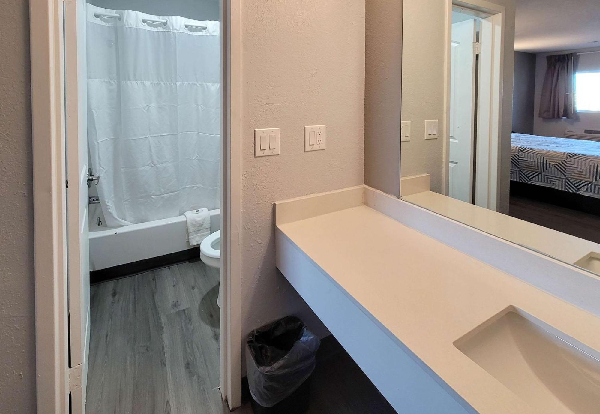Motel 6 Wichita Ks South I35 מראה חיצוני תמונה
